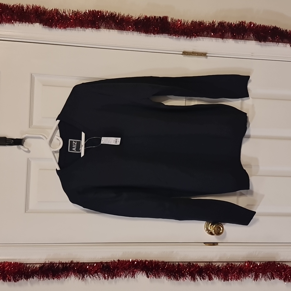 AIIZ Navy v-neck sweater large